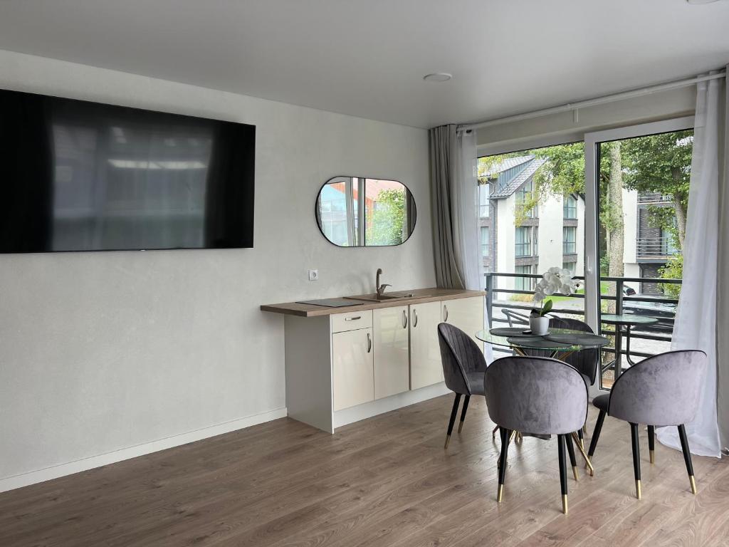 Televizorius ir (arba) pramogų centras apgyvendinimo įstaigoje Seaside apartments 4
