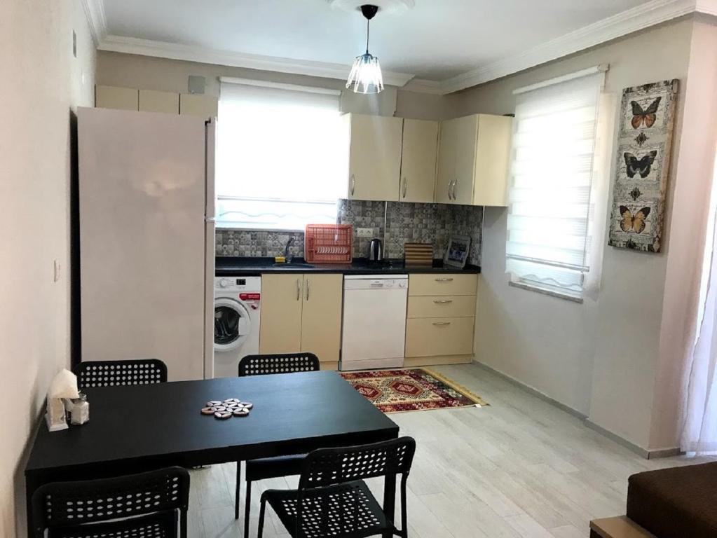 Kuchyň nebo kuchyňský kout v ubytování Dalaman Pansiyon & Family rooms