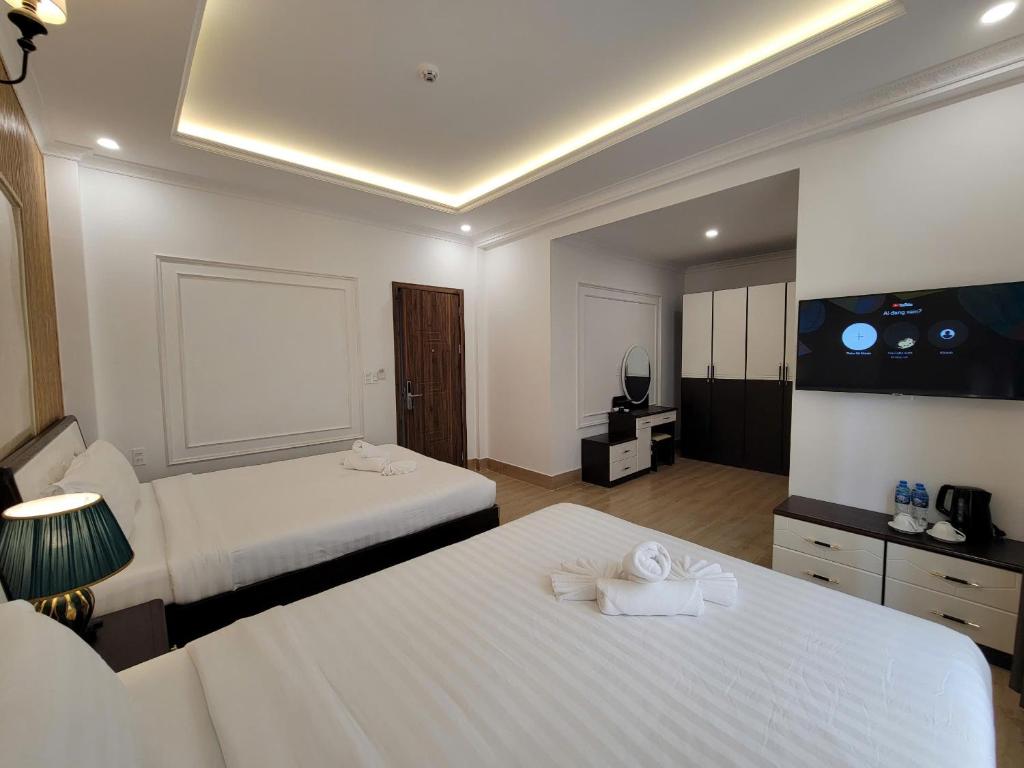 Postel nebo postele na pokoji v ubytování Savio Hotel Trieu Viet Vuong