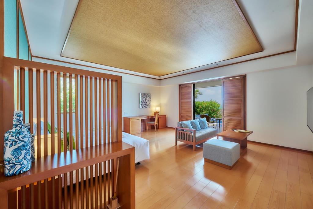 Posezení v ubytování Miyakojima Kurima Resort Seawood Hotel