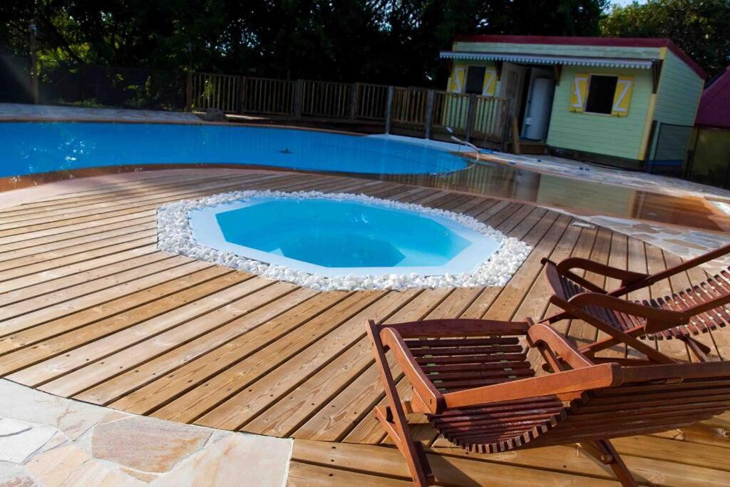 Bazén v ubytování Dann Tan Lontan Ti Kaz Zépices Adults Only nebo v jeho okolí