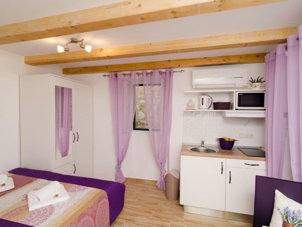 Lavender Garden Apartments - Comfort Studio Apartment Ground Floor - APT 2