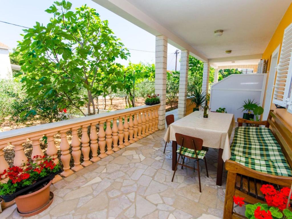 Apartments Ivana TR - One Bedroom Apartment with Terrace A3