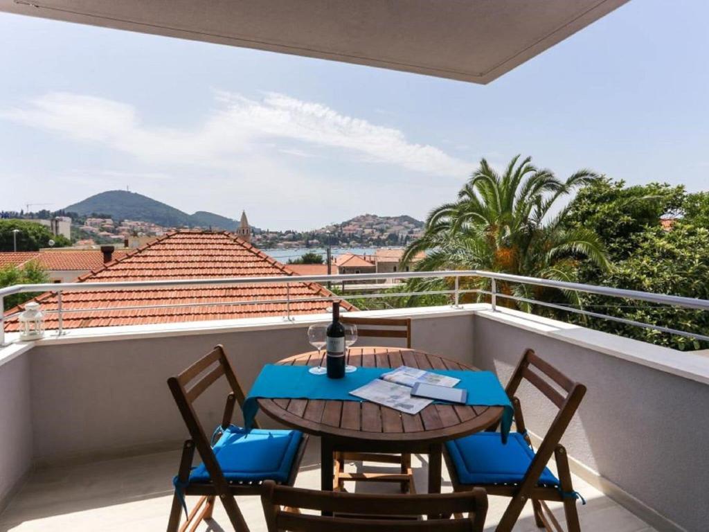 Apartments Villa Karmen - Two-Bedroom Apartment with Balcony and Sea View Lu i