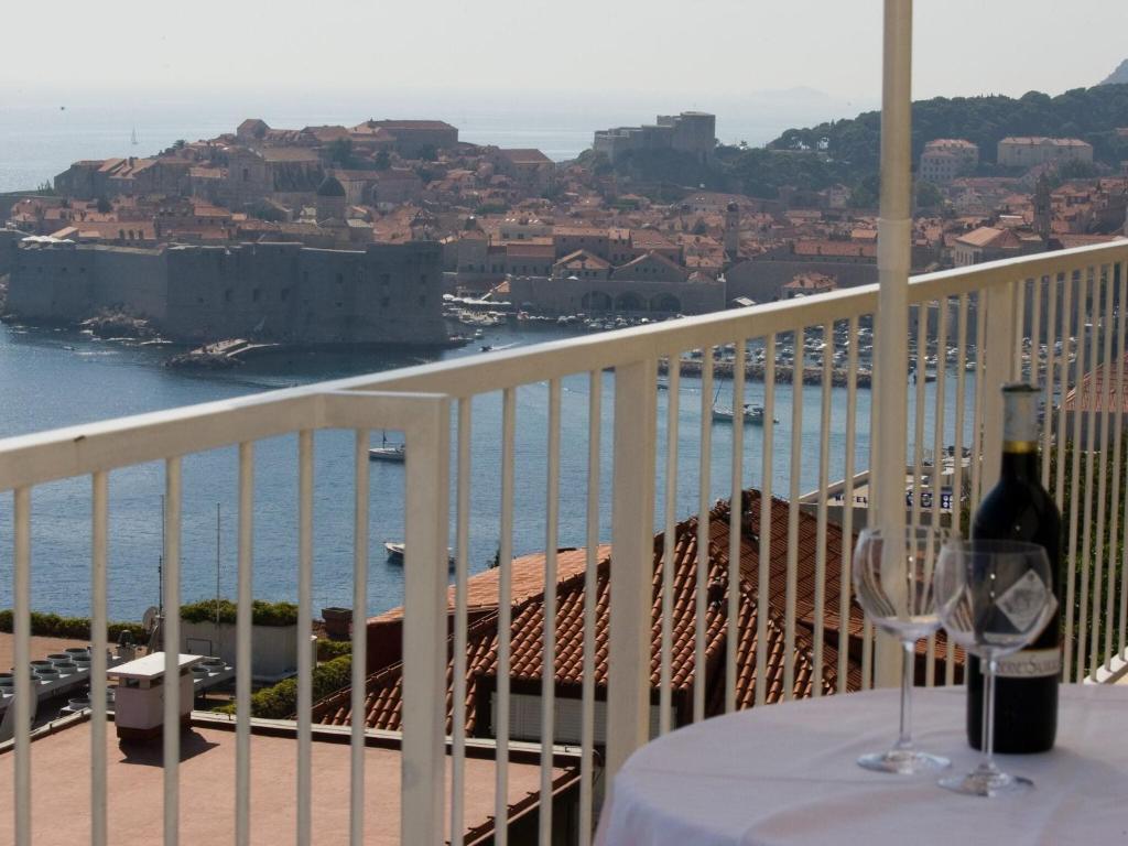 Apartments Sipa - Premium Two Bedroom Apartment with Balcony and Sea View Apartman A
