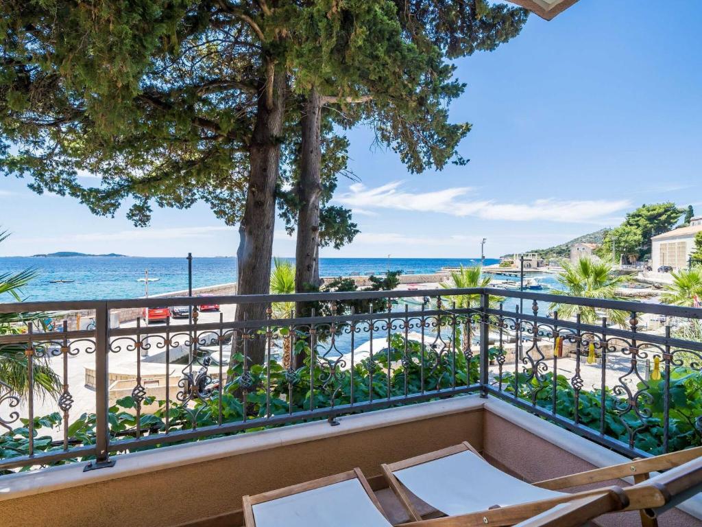 Apartment Villa Palma- Two Bedroom Apartment with Terrace and Sea View Apartman 4