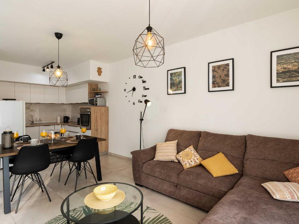 Apartment Why Not - Two Bedroom Apartment with Balcony