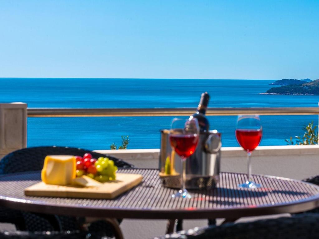 Apartments Maris-Two Bedroom Apartment with Terrace and Sea View-address Plat 21