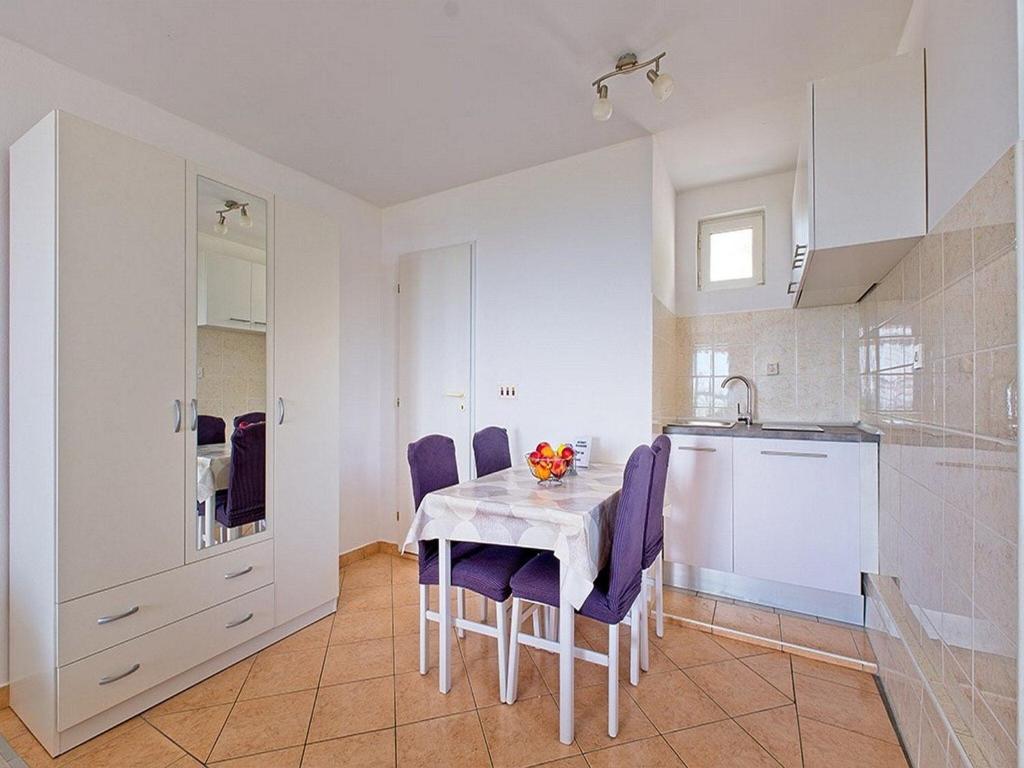 Apartments Grljevi - Studio Apartment with Sea View and Balcony A2