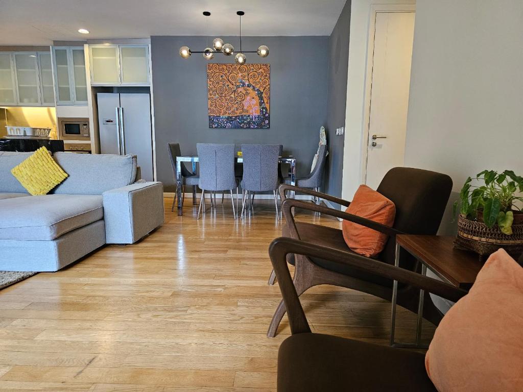 Posezení v ubytování City Vibe Oasis St Mary Pavilion KLCC 3Bed6pax
