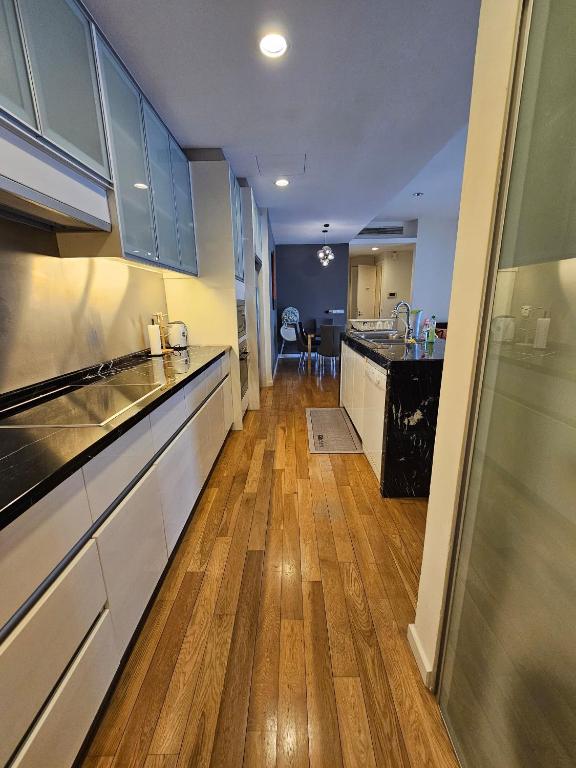 Kuchyň nebo kuchyňský kout v ubytování City Vibe Oasis St Mary Pavilion KLCC 3Bed6pax