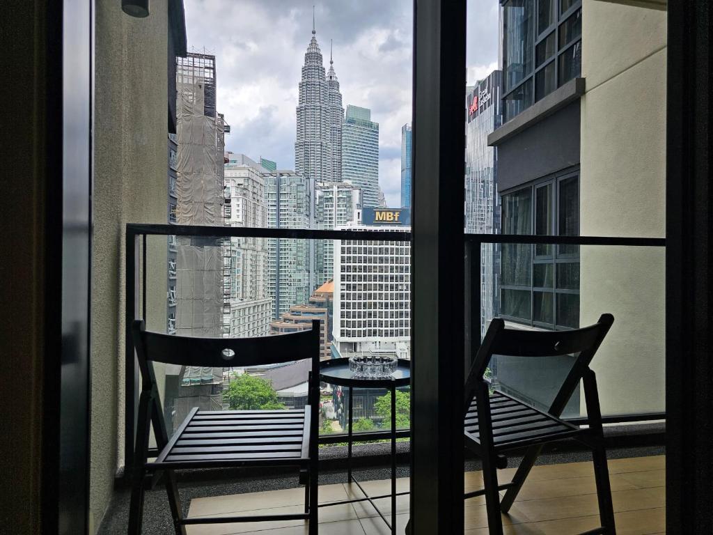 Balkón nebo terasa v ubytování City Vibe Oasis St Mary Pavilion KLCC 3Bed6pax