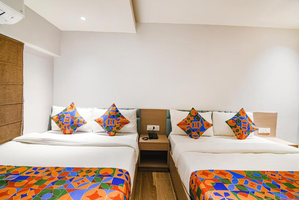 Postel nebo postele na pokoji v ubytování FabHotel Sivalika Inn - Belur Math
