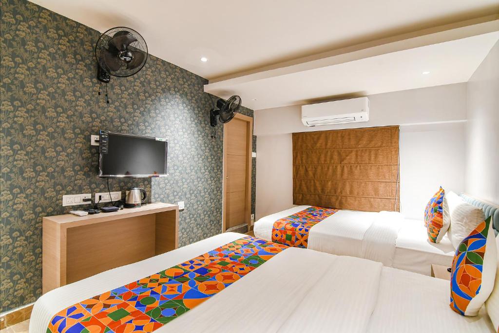 Postel nebo postele na pokoji v ubytování FabHotel Sivalika Inn - Belur Math