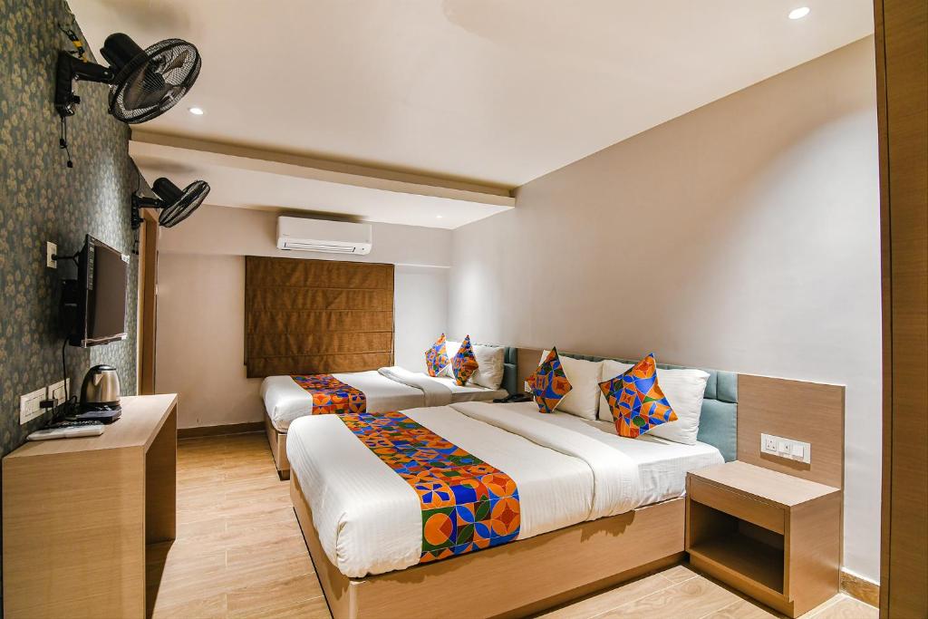 Postel nebo postele na pokoji v ubytování FabHotel Sivalika Inn - Belur Math