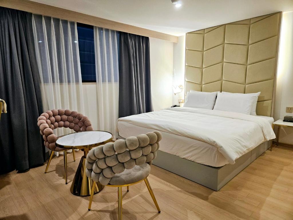 Postel nebo postele na pokoji v ubytování Grand Bern BUSAN
