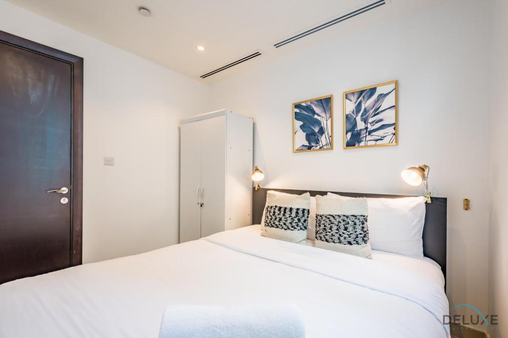 Postel nebo postele na pokoji v ubytování Captivating 1BR at DEC Towers Dubai Marina by Deluxe Holiday Homes