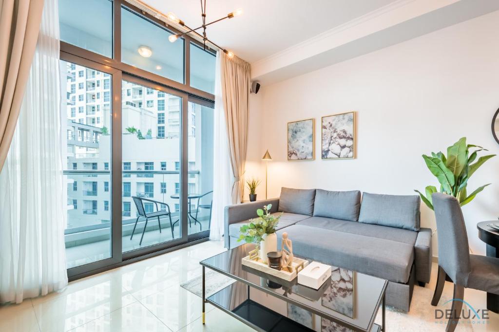 Posezení v ubytování Captivating 1BR at DEC Towers Dubai Marina by Deluxe Holiday Homes