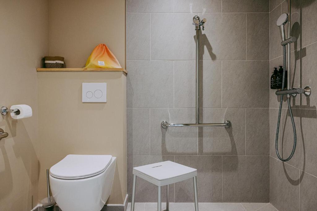 
Queen Room - Disability Access
