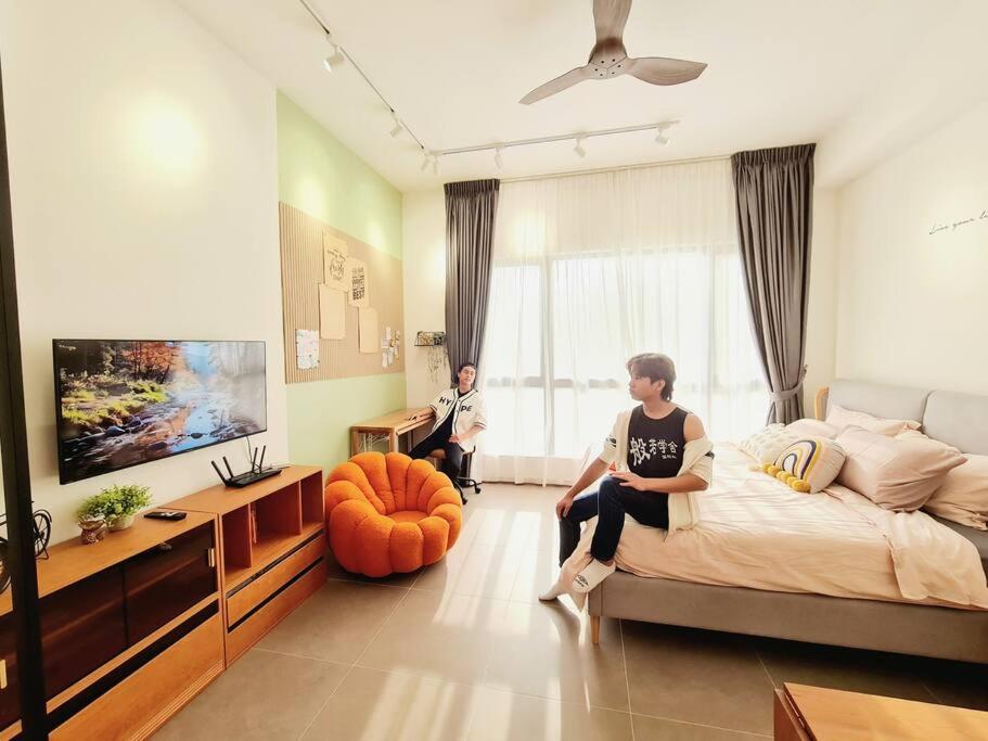 TV a/nebo společenská místnost v ubytování Empire City Damansara PJ Studio