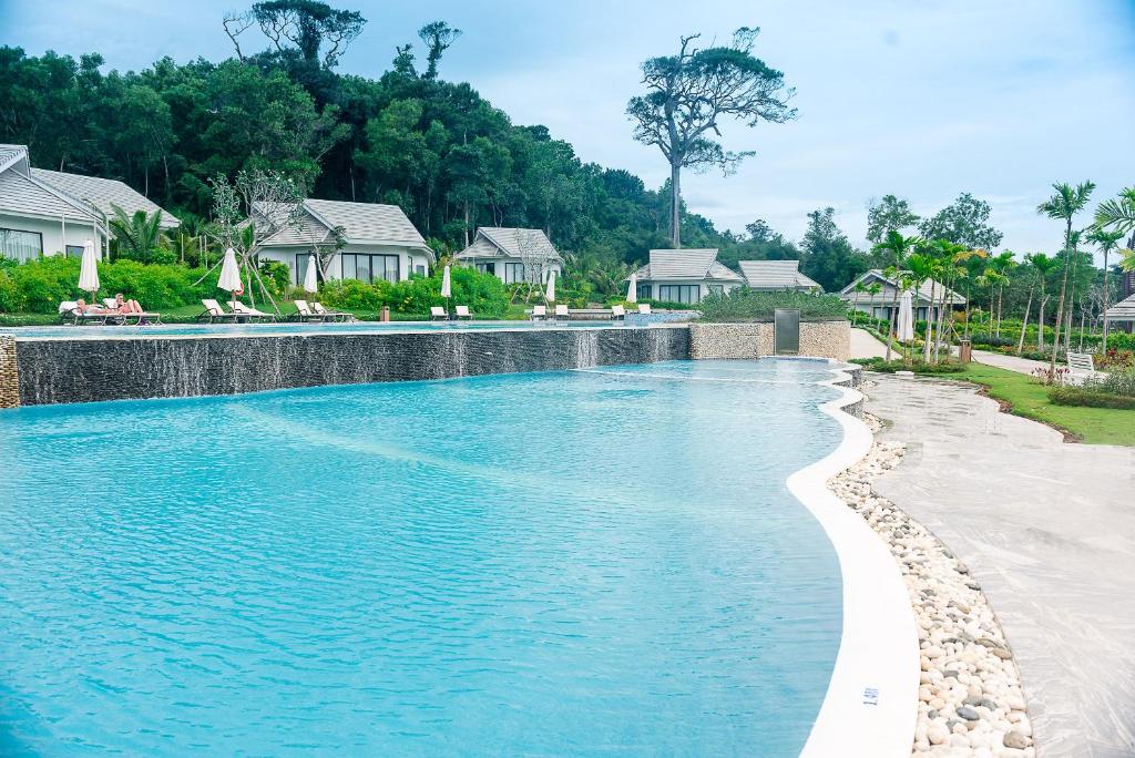 Biệt Thự Luxury Bên Hồ Bơi