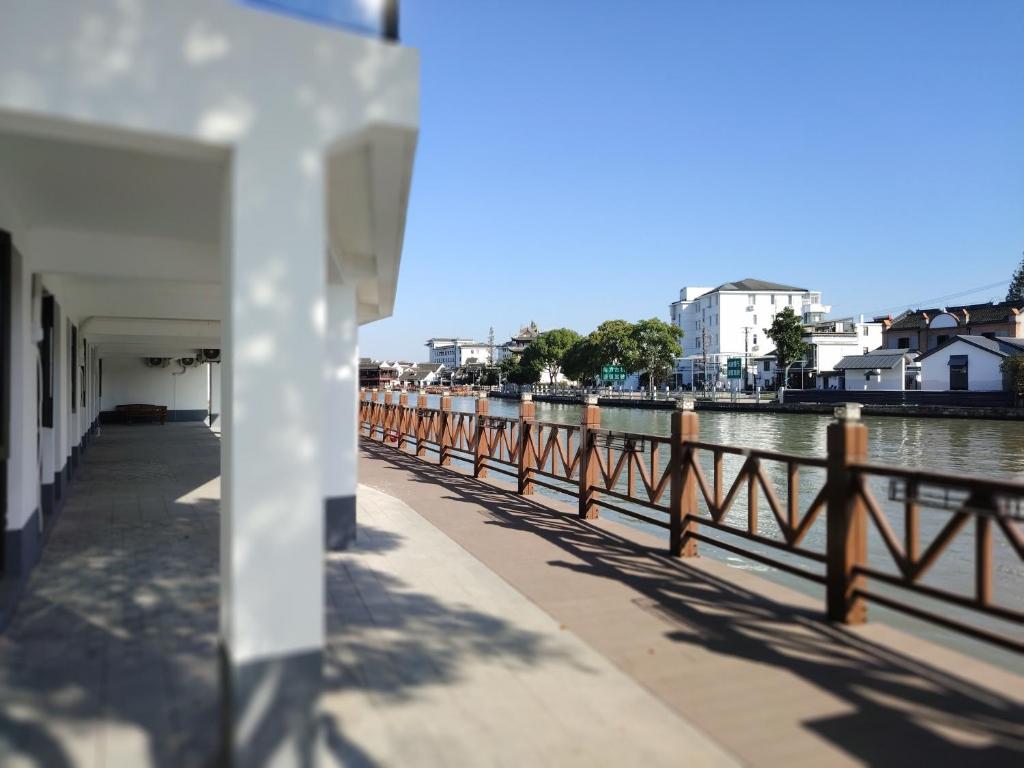 Balkón nebo terasa v ubytování 朱家角榆宿酒店 La Joie Resort