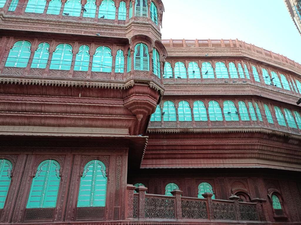 a large building with windows and a tower at Rose Merry Guesthouse in Bikaner