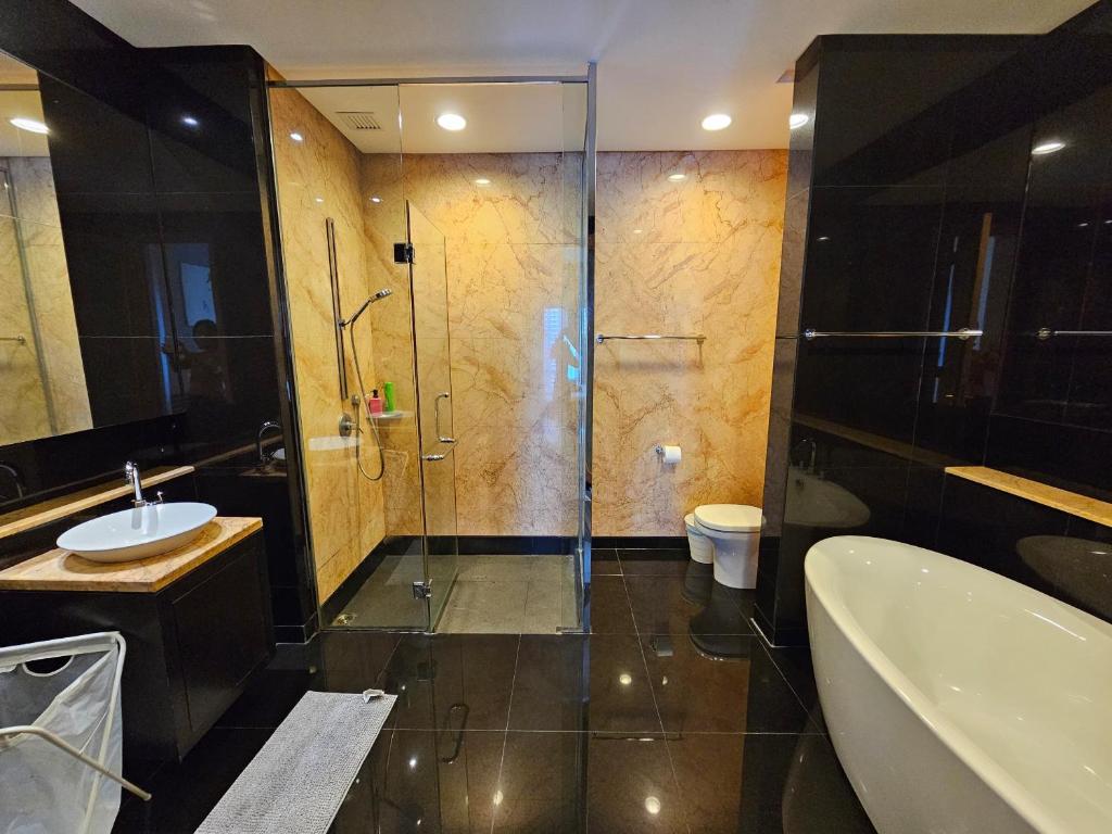 Koupelna v ubytování City Vibe Oasis St Mary Pavilion KLCC 3Bed6pax