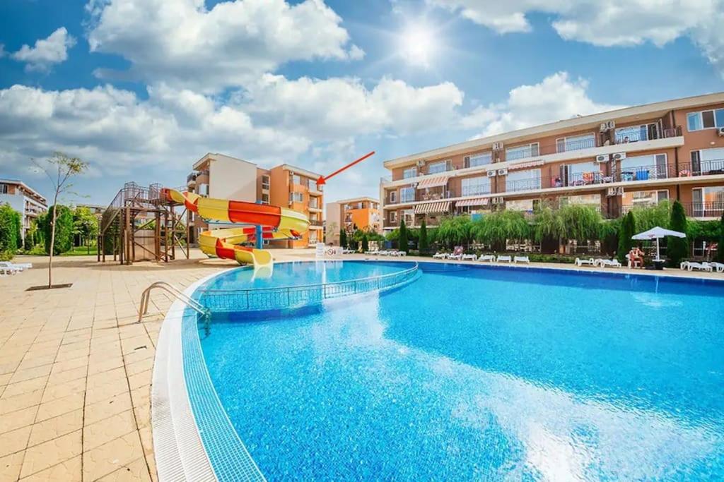 Beachfront Sunny beach family apartment 302, Sluneční pobřeží - Housity