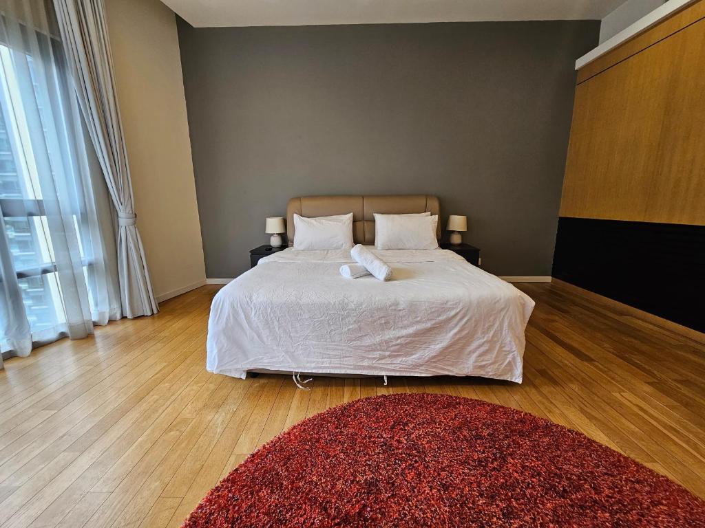 Postel nebo postele na pokoji v ubytování City Vibe Oasis St Mary Pavilion KLCC 3Bed6pax