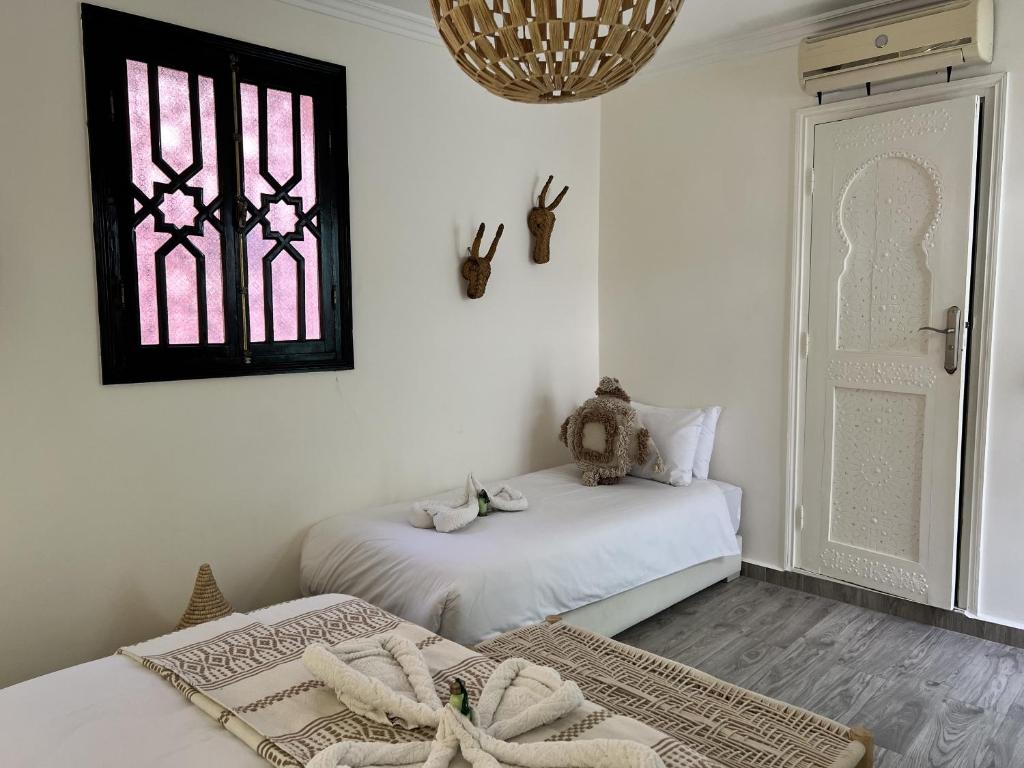 Postel nebo postele na pokoji v ubytování RIAD RIME QOUSSAI