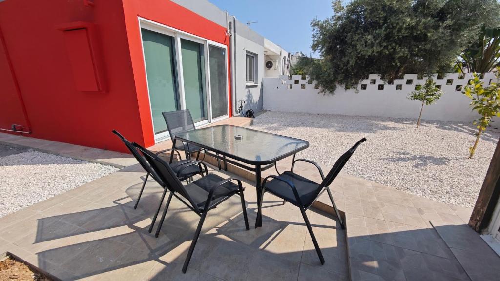 Patio nebo venkovní prostory v ubytování Kamares Larnaca modern 1 bedroom house