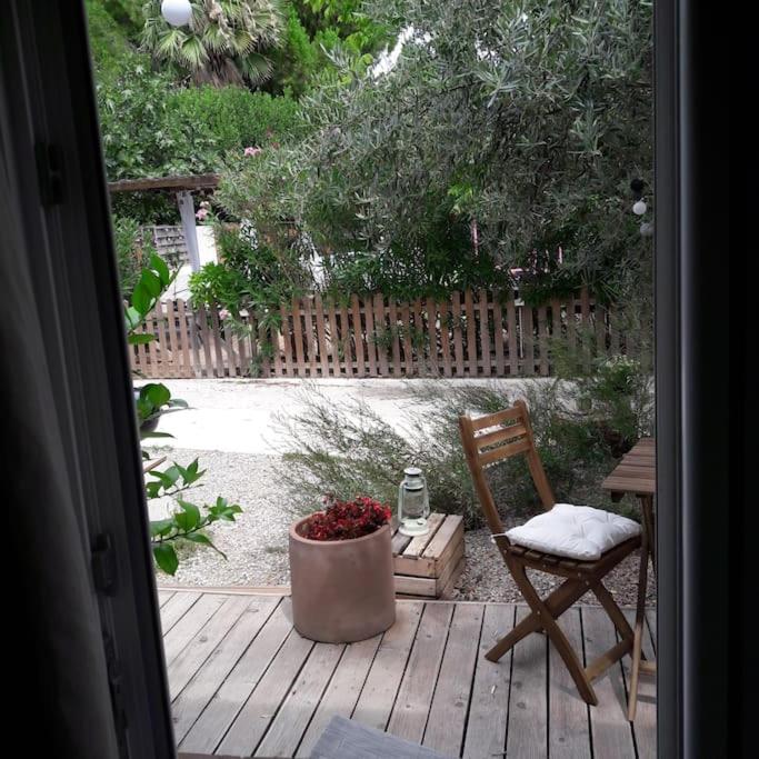 Balkón nebo terasa v ubytování Gîte plain-pied avec jardin terasse