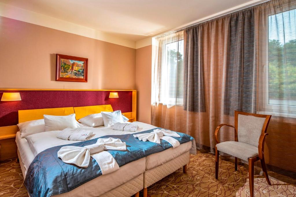 Postel nebo postele na pokoji v ubytování Dráva Hotel Thermal Resort