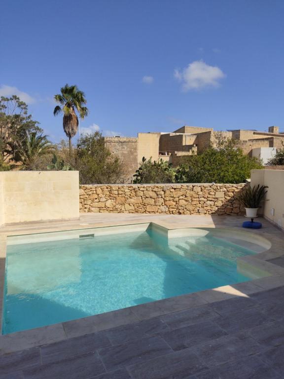 Bazén v ubytování Thistle Lodge Peaceful Gozo Retreat with Pool Ambience nebo v jeho okolí