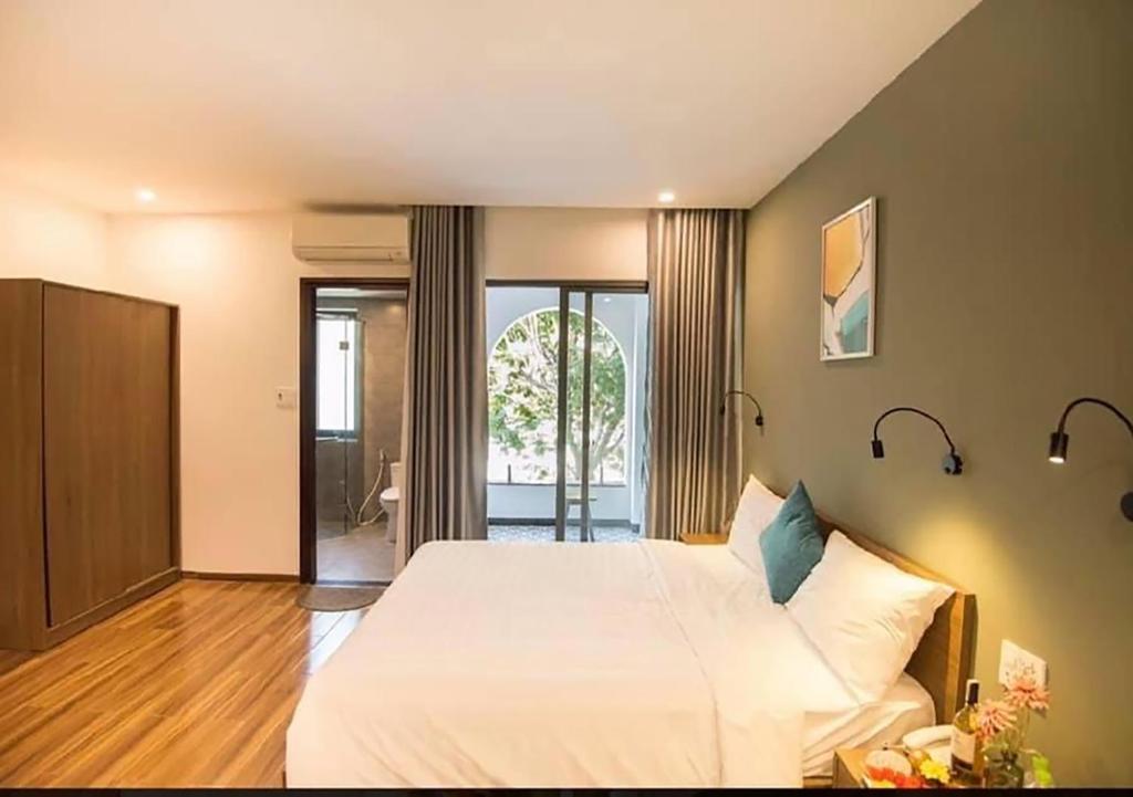 Postel nebo postele na pokoji v ubytování Hoi An January Villa