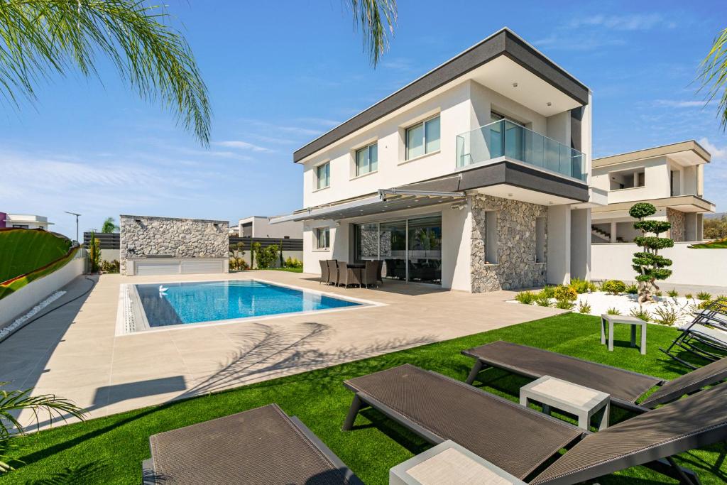 Villa Eleni by Ezoria Villas
