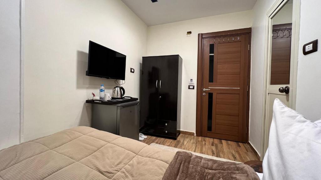 Postel nebo postele na pokoji v ubytování White Pyramids inn