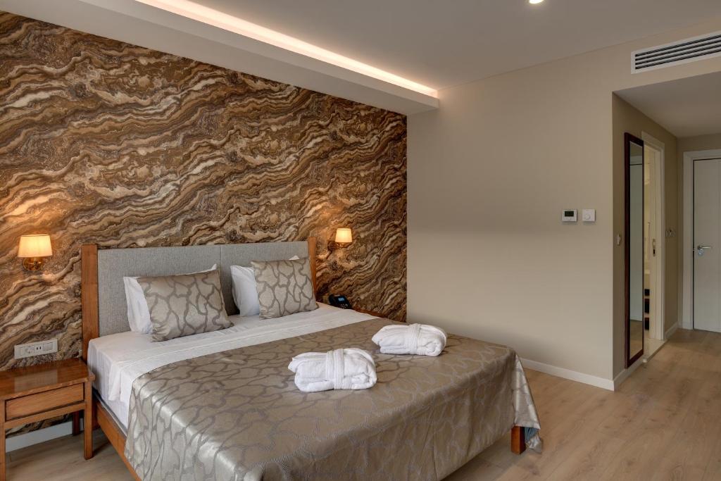 Postel nebo postele na pokoji v ubytování Dedeman Güre Nurhayat Thermal Resort&SPA