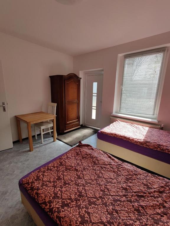 Lucky Hostel - Habitación Cuádruple Con Baño Compartido