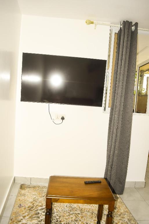 TV a/nebo společenská místnost v ubytování Raica enterprises
