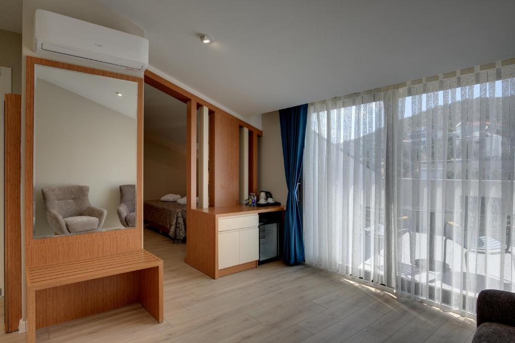 Postel nebo postele na pokoji v ubytování Dedeman Güre Nurhayat Thermal Resort&SPA