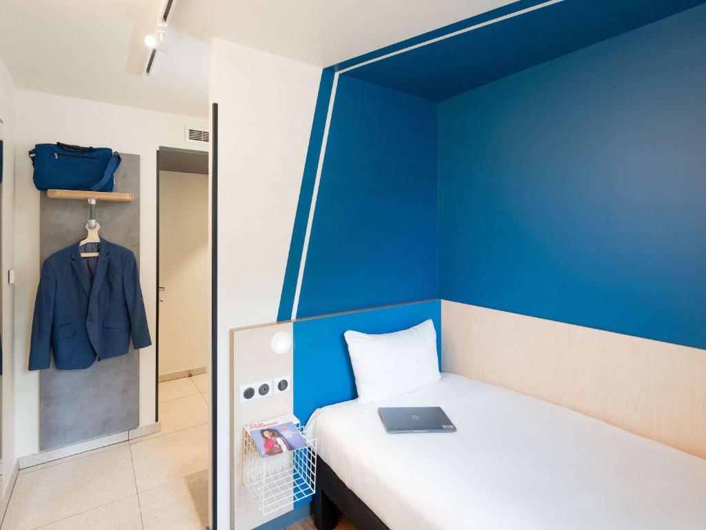 Postel nebo postele na pokoji v ubytování ibis budget Lyon Centre Confluence