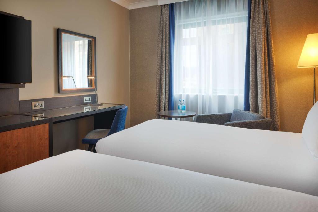 DoubleTree by Hilton Woking - 