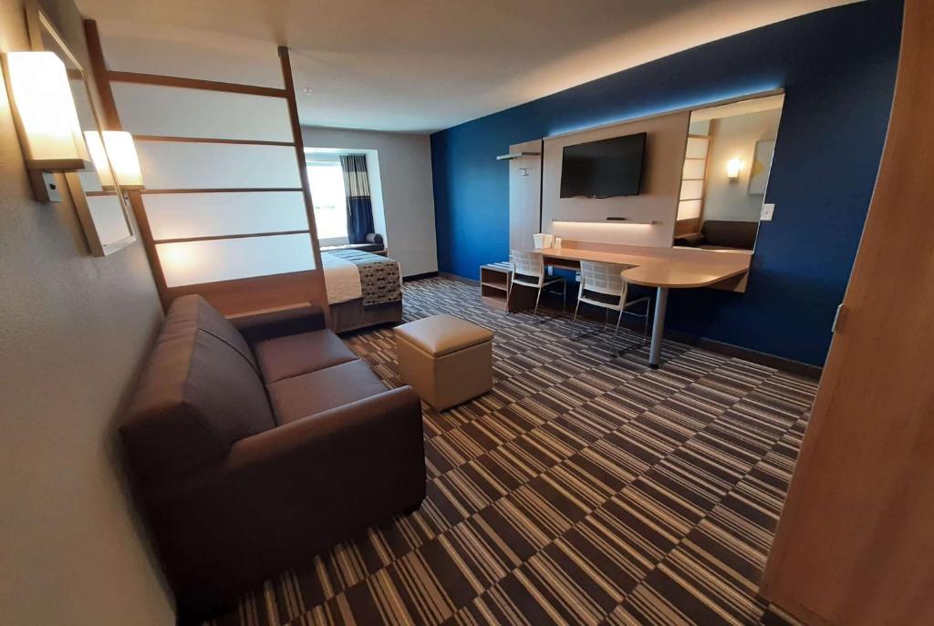 Microtel Inn & Suites by Wyndham Loveland photo