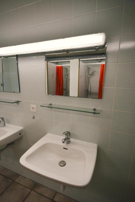 Ένα μπάνιο στο Alaïa Hostel