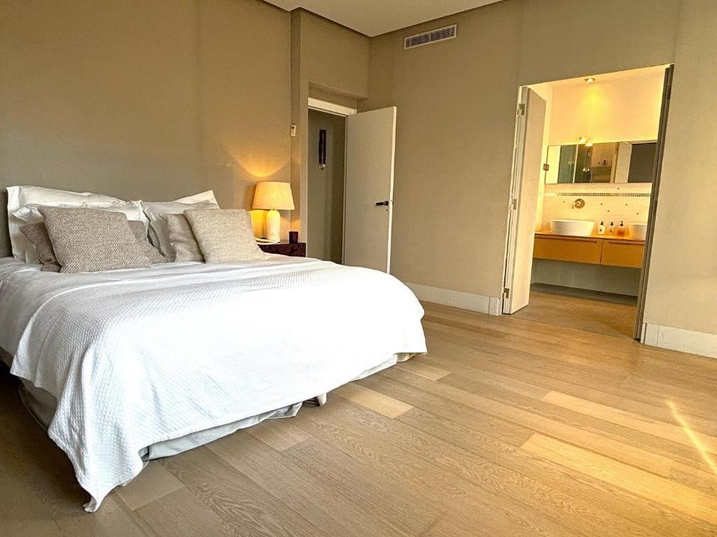 Posteľ alebo postele v izbe v ubytovaní L'appartement Matignon