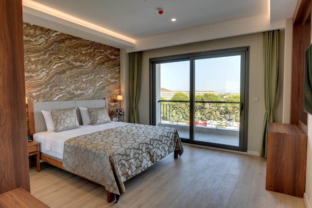 Postel nebo postele na pokoji v ubytování Dedeman Güre Nurhayat Thermal Resort&SPA