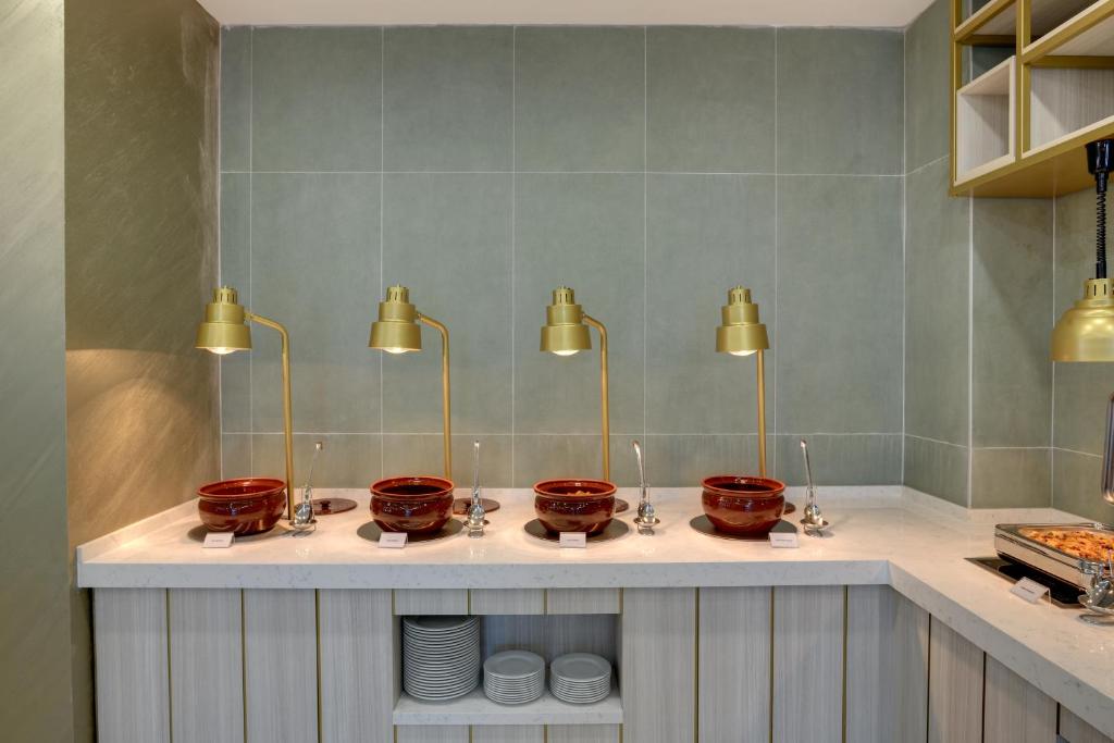 Kuchyň nebo kuchyňský kout v ubytování Dedeman Güre Nurhayat Thermal Resort&SPA