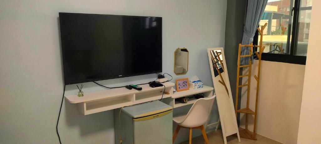 TV a/nebo společenská místnost v ubytování Zhuge Hospitality Homestay